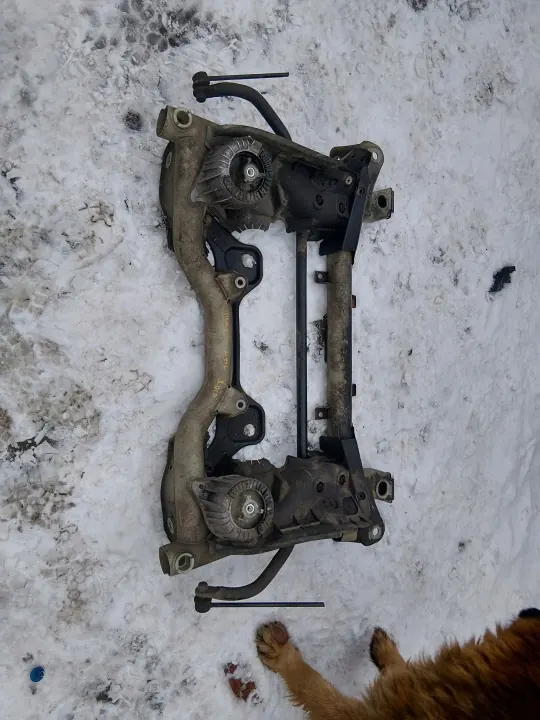 Mercedes W212 Etujousituspalkki OEM image 2