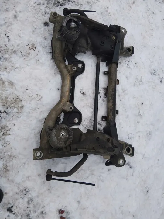 Mercedes W212 Etujousituspalkki OEM image 3