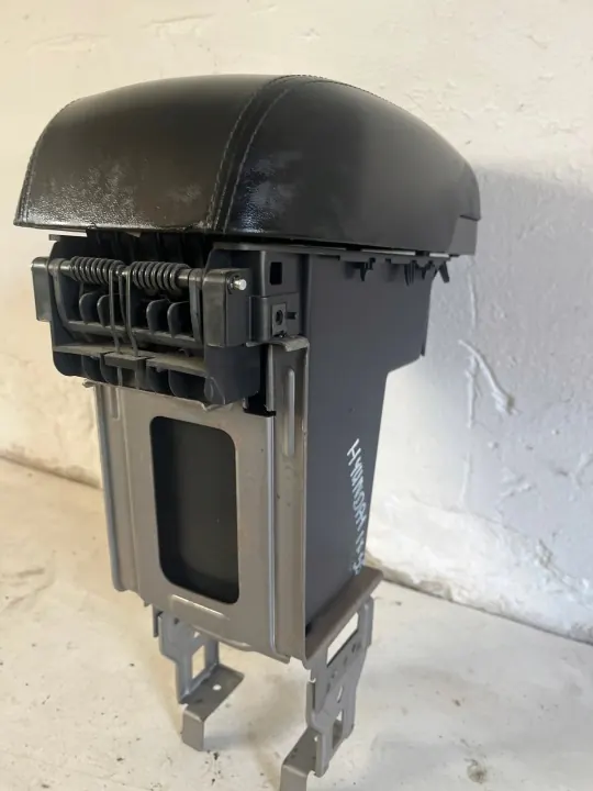 Nahka-kyynärnoja OEM 846812S900 Hyundai IX35 2009- image 3