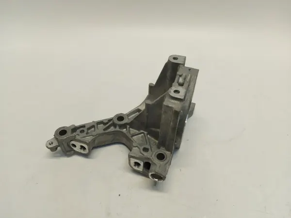 Mercedes GLA 250e Stödbracket OEM A2822258000 image 3