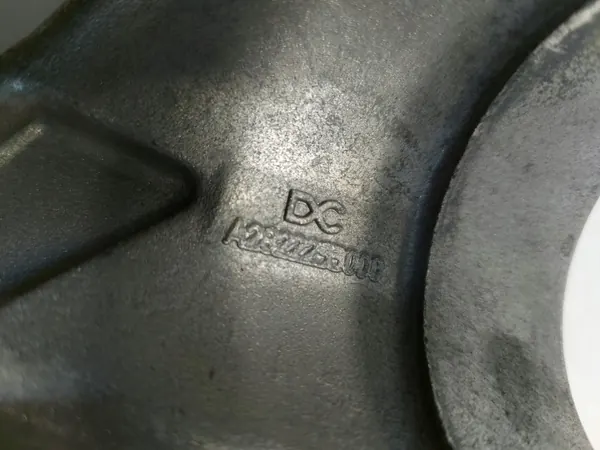 Mercedes GLA 250e Stödbracket OEM A2822258000 image 4