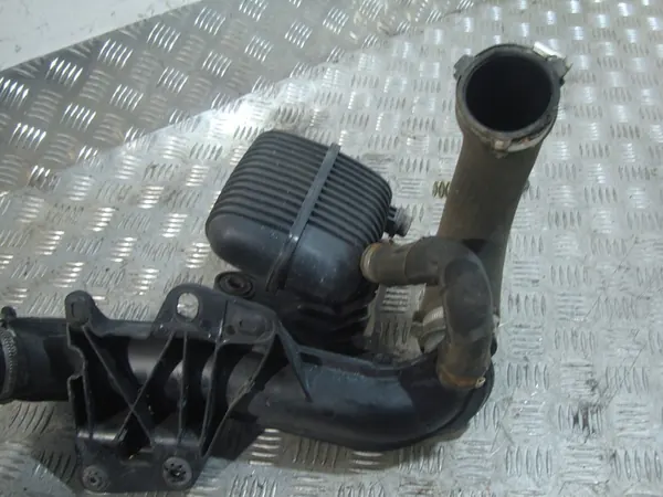 AUDI A4 B8 2.0 TFSI Intercooler Schlauch 8K0145673M image 2