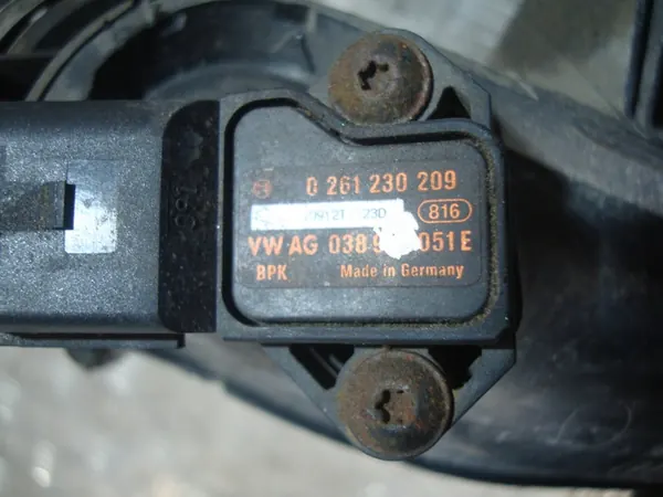 AUDI A4 B8 2.0 TFSI Intercooler Schlauch 8K0145673M image 4