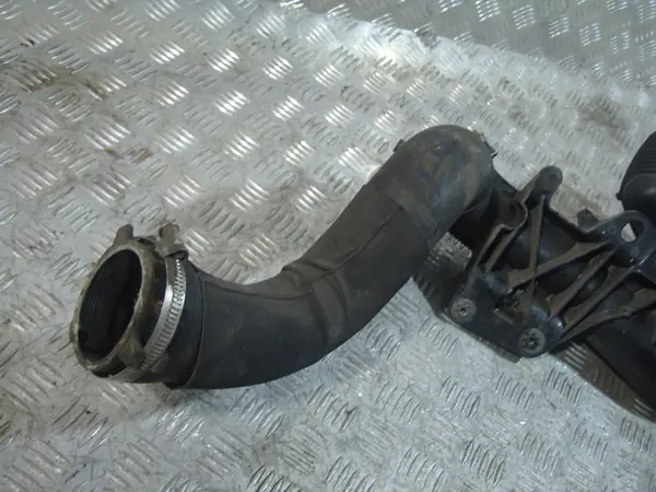 AUDI A4 B8 2.0 TFSI Intercooler Schlauch 8K0145673M image 5