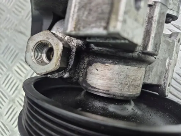Mercedes-Benz OE A 006 466 15 01 servopump image 6