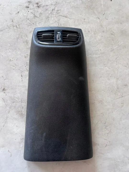 OEM 84612-J7110 Kia Ceed III Heck-Luftauslassabdeckung image 2