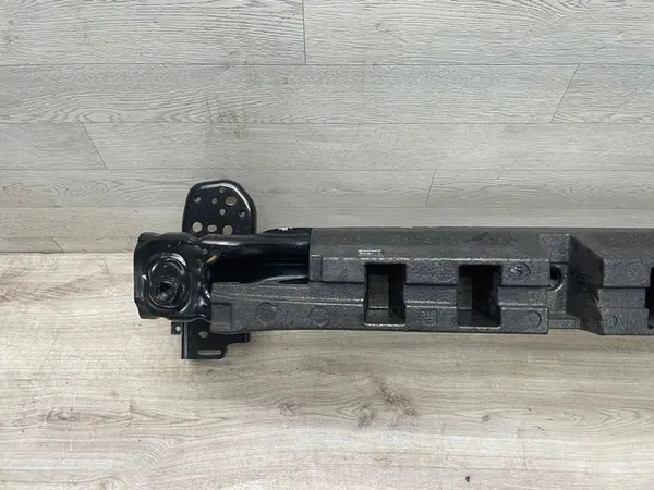 Volkswagen Touareg II 2017 Etupuskuri OEM 7P0807109D image 2