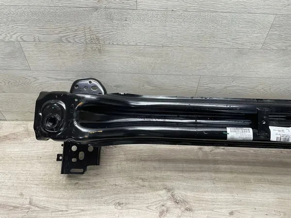 Volkswagen Touareg II 2017 Etupuskuri OEM 7P0807109D image 5