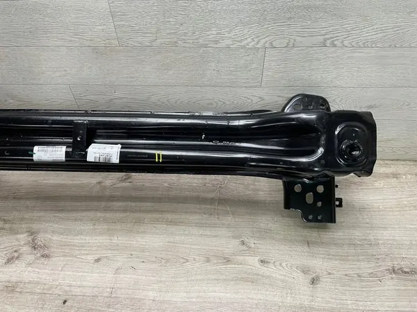 Volkswagen Touareg II 2017 Etupuskuri OEM 7P0807109D image 6