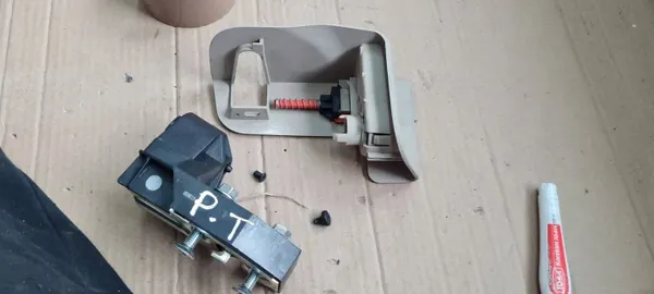 Audi OEM 8E0885880 Achterbank Slot Rechts Achter Zwart image 2