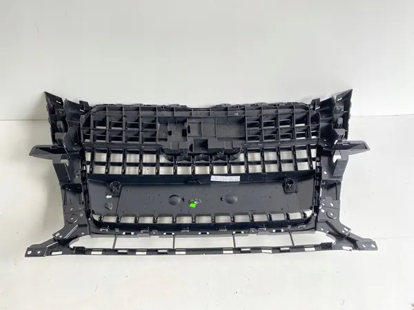 Audi Q5 8R0 Front Grill S-Line 2012- image 8