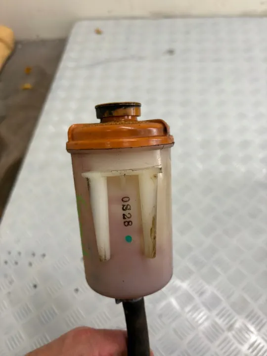 Suzuki Jimny stuurbekrachtigingsreservoir OEM image 4