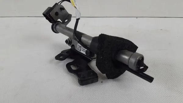Volvo V60 II Pyrotechnische Motorhaubenverriegelung OEM 31468156 image 3