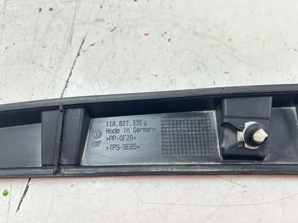 Volkswagen ID.4 Takakilven valo OEM 11A827335B image 8
