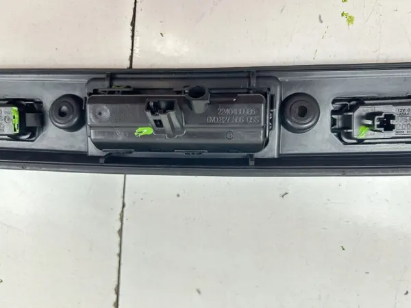 Volkswagen ID.4 Takakilven valo OEM 11A827335B image 9