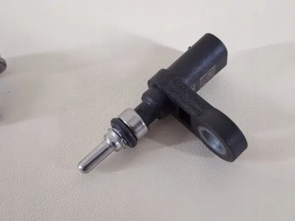 Sensor Temperatura Líquido OEM 05E919501E SEAT Arona image 3
