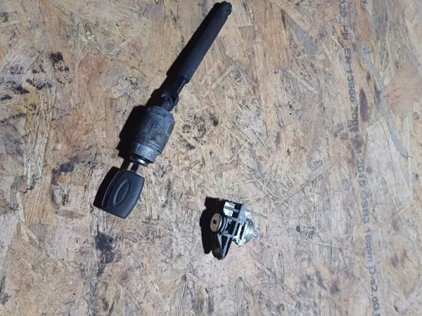 Chave de Fecho do Capô Ford Kuga MK1 OEM lpokmnhyu890 image 3