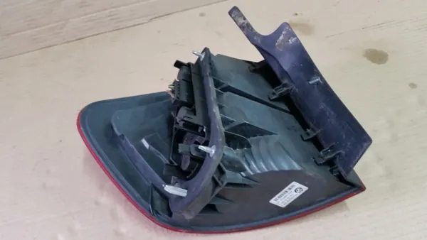 Luz trasera derecha guardabarros BMW X1 E84 OEM image 6