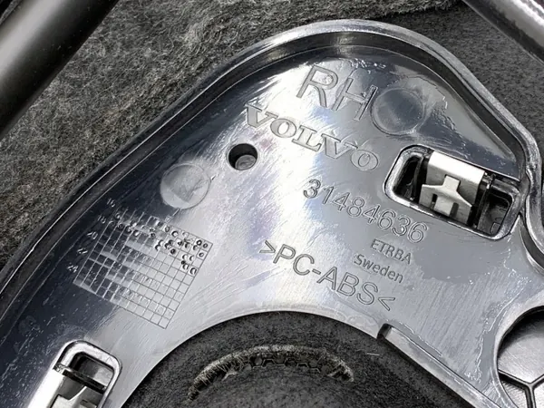 OEM 39842920 Bakrutsgardin för Volvo S90 II image 3
