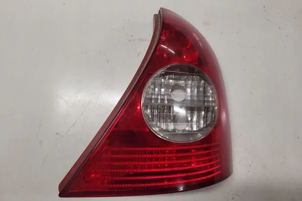 Lámpara trasera derecha RENAULT CLIO II 8200071414 image 2