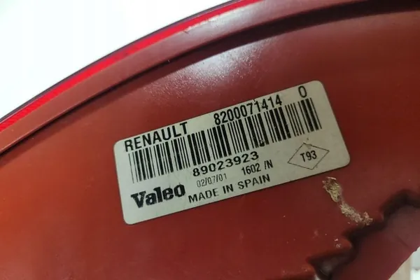 Lámpara trasera derecha RENAULT CLIO II 8200071414 image 3
