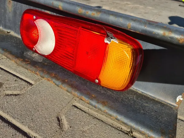Bakstötfångare Lampor Balk OEM ZDERZAK LAMPY BELKA TYŁ image 4