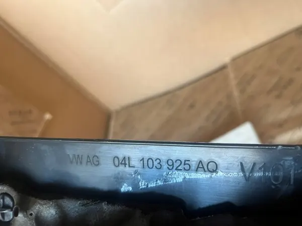 Tapa Motor Audi Q3 83A OEM 04L103954 T - Usado image 5