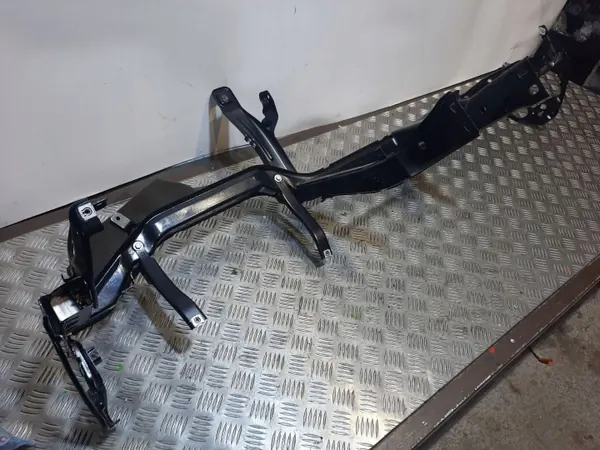 Audi A8 S8 D4 Instrumentbräda Förstärkning OEM 4H1857017A image 4