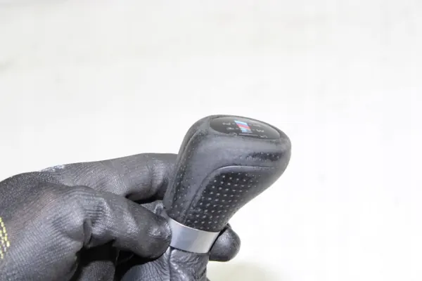Pommeau de levier BMW E87 E81 manuel cuir OEM image 9
