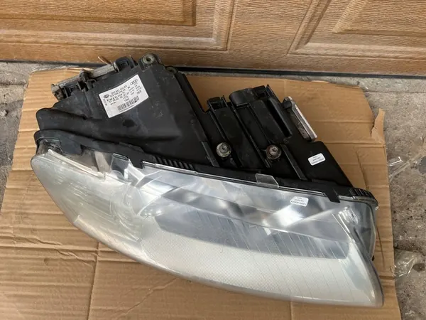 Rechtes Frontscheinwerfer Bixenon Audi A8 D3 image 6