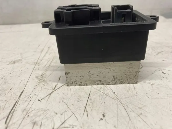 Relé ventilador aquecimento OEM A43002100 Renault Captur image 3