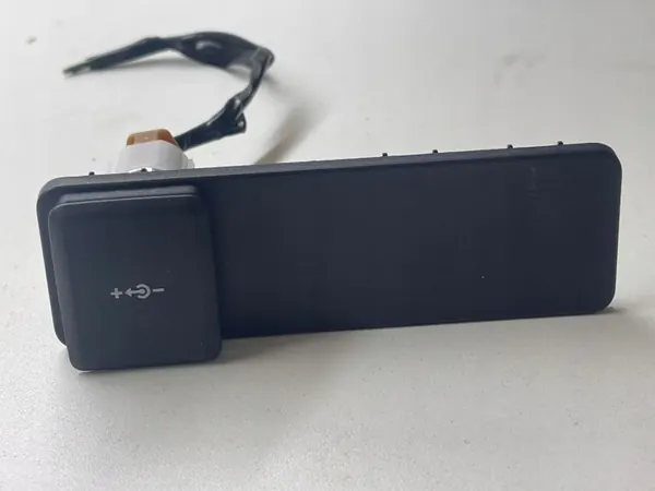 Encendedor Jaguar salpicadero OEM L8B215K040CA - Usado image 2
