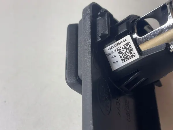 Encendedor Jaguar salpicadero OEM L8B215K040CA - Usado image 4