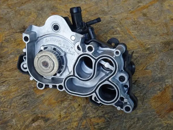 Pompa acqua AUDI A1 1.0 TFSI 04E121042AD image 3