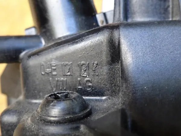 Pompa acqua AUDI A1 1.0 TFSI 04E121042AD image 5