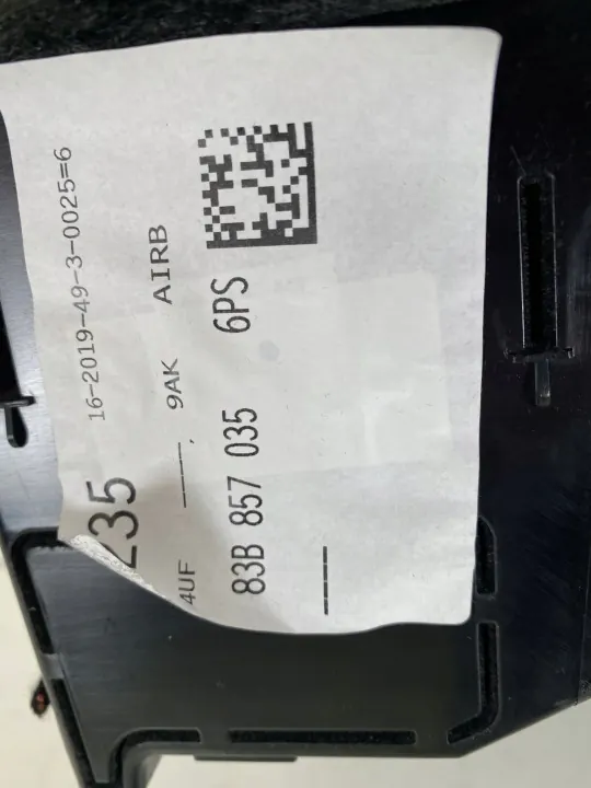 Luvas passageiro Audi Q3 83A 2018- OEM 83B857035 image 6