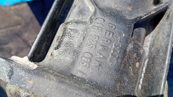 OEM 01H525085 Audi A4 B5 4x4 axelstöd image 9