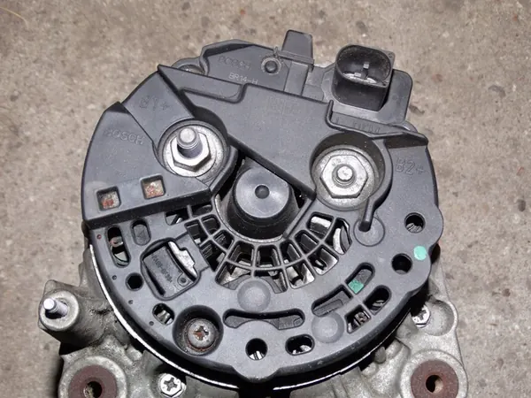 Volkswagen 140A Generaattori image 3