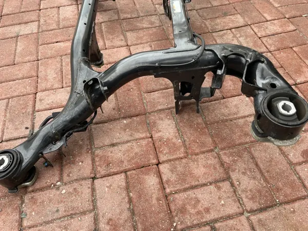 Poutre suspension arrière Audi Q7 4M OEM 4M0500025 image 3