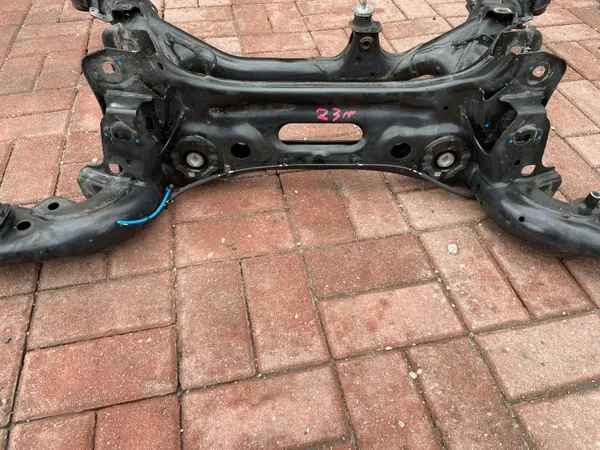 Poutre suspension arrière Audi Q7 4M OEM 4M0500025 image 5