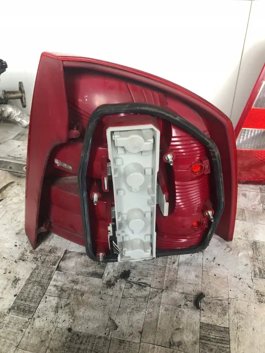 Luces Traseras I+D Skoda Octavia II Sedán DEPO image 4