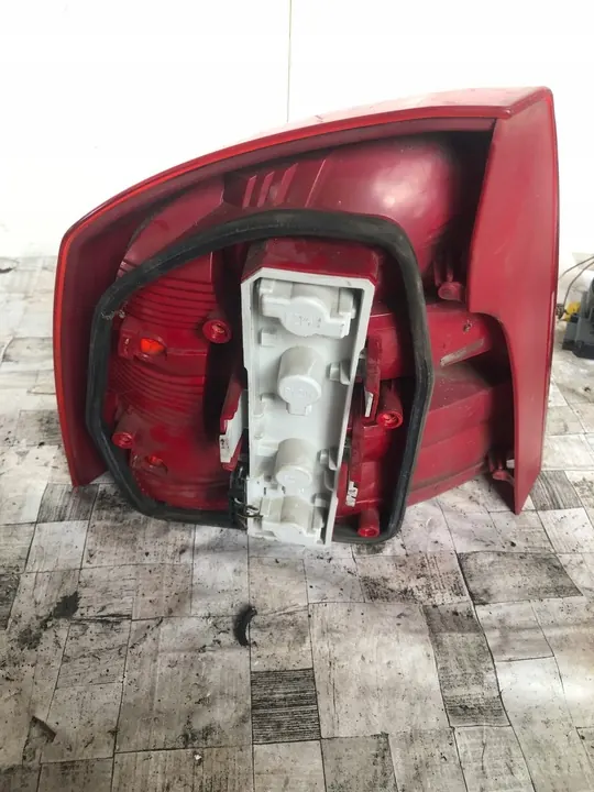 Luces Traseras I+D Skoda Octavia II Sedán DEPO image 5