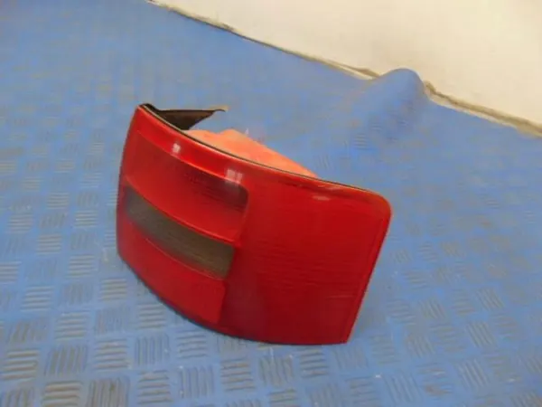 AUDI A4 B5 2.0B Luz Trasera Derecha 4B9945096D image 2