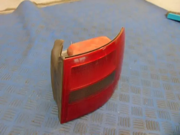 AUDI A4 B5 2.0B Luz Trasera Derecha 4B9945096D image 3