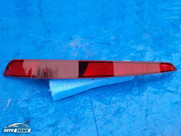 OEM 657945702 Reflector derecho parachoques trasero Skoda Kamiq image 2