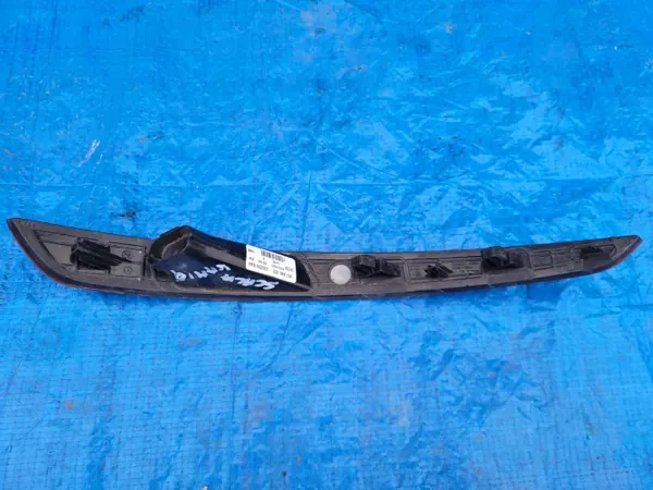 OEM 657945702 Reflector derecho parachoques trasero Skoda Kamiq image 3
