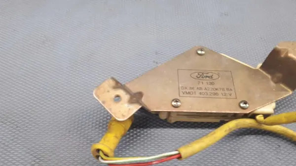 86ABA220K78BA Ford OE Sluitactuator voor Escort MK4 image 3