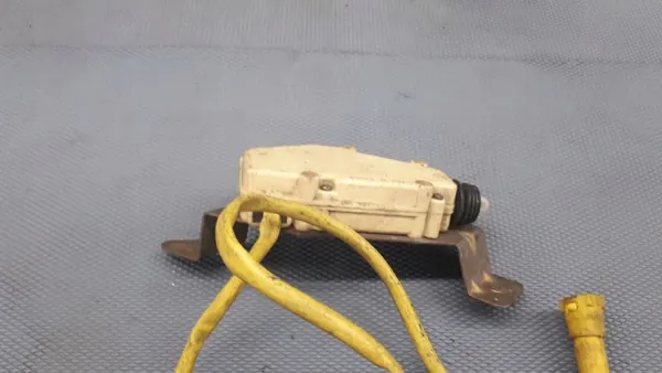 86ABA220K78BA Ford OE Sluitactuator voor Escort MK4 image 4
