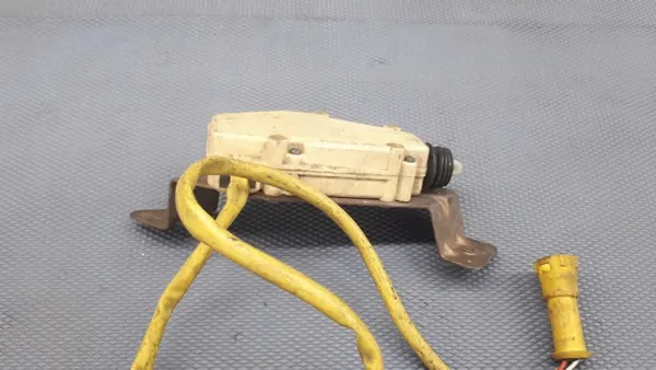 86ABA220K78BA Ford OE Sluitactuator voor Escort MK4 image 5