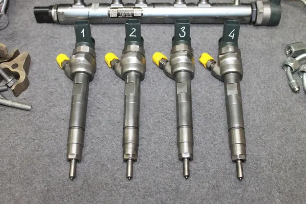 Sistema de combustible completo BMW E87 E88 E90 E91 118D 318D N47D20C image 2